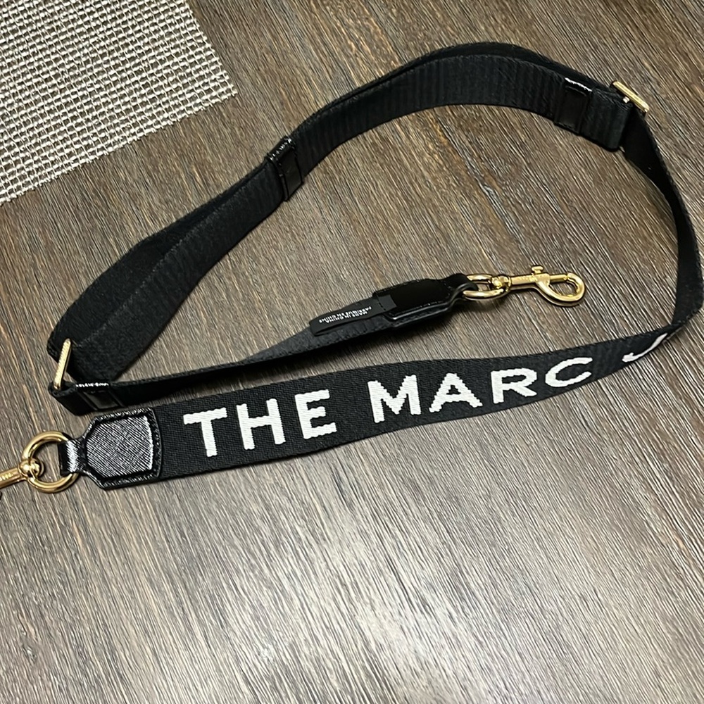 Mark Jacob’s black purse shoulder strap